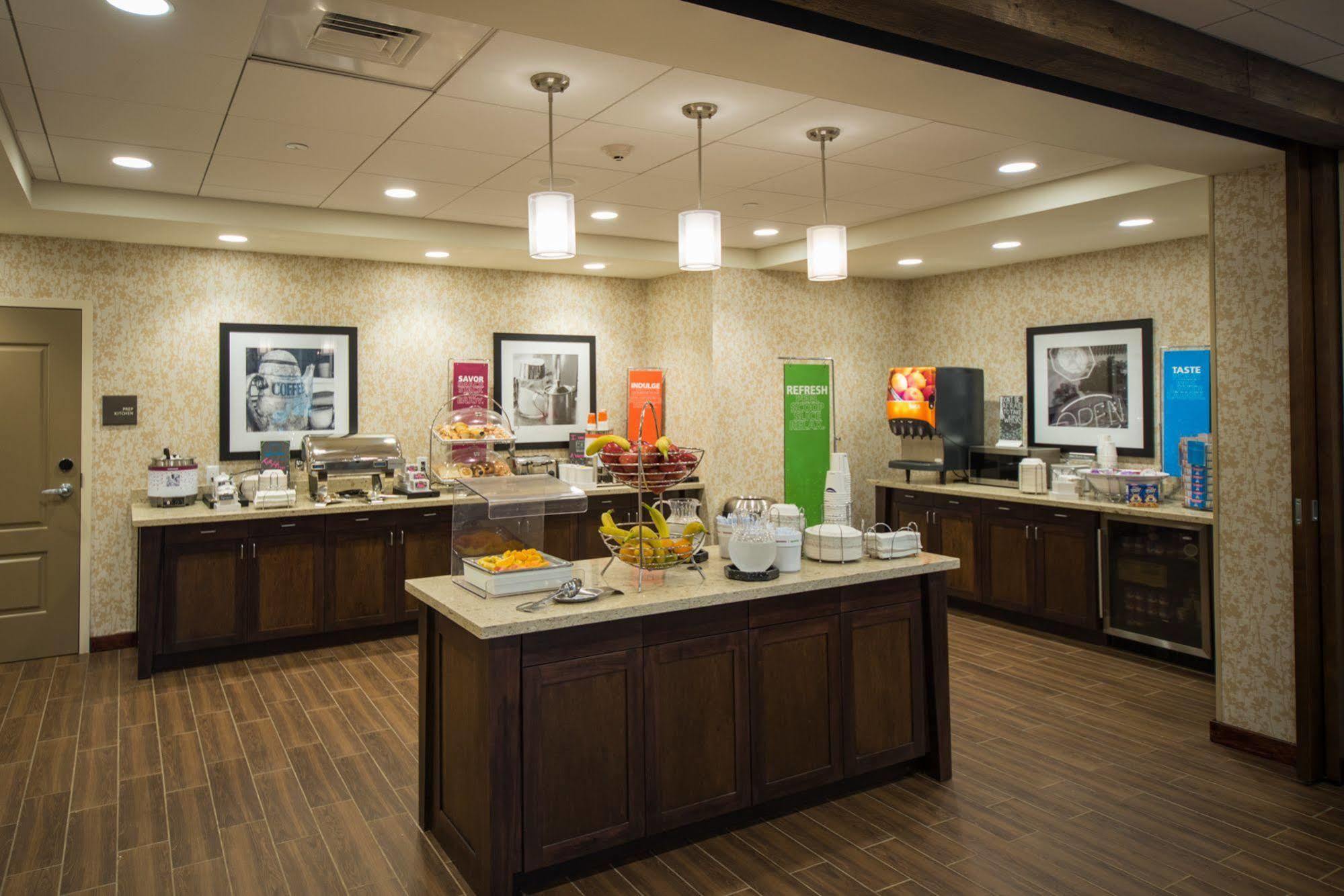 Hampton Inn & Suites Manchester, Vt Esterno foto